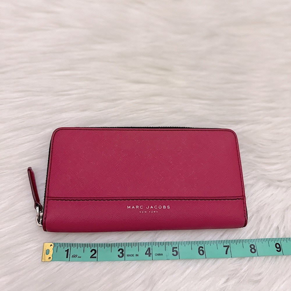 MARC JACOBS - PINK SAFFIANO LEATHER LONG ZIP AROUND WALLET - Picture 9 of 12